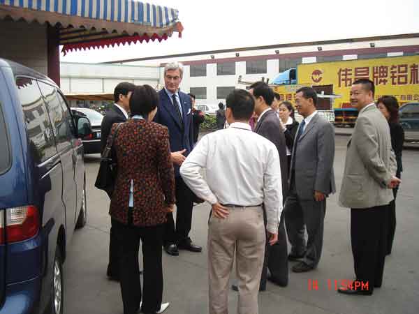 2006年4月14日，美国商务代表团来我公司参观接见